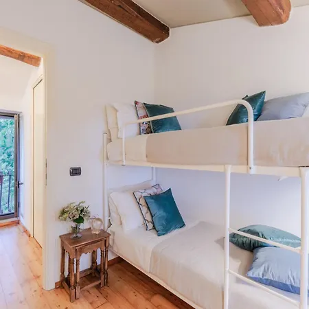 Vila In With Tuscan Wine Views