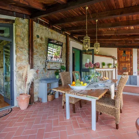 Vila In With Tuscan Wine Views *