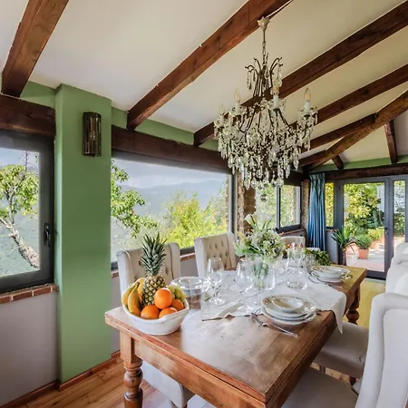 In With Tuscan Wine Views * Pescia