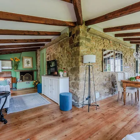 Vila In With Tuscan Wine Views *