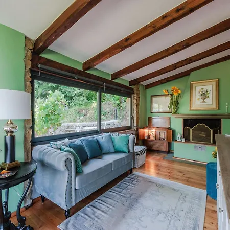 Vila In With Tuscan Wine Views *