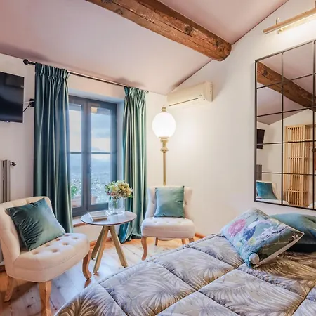 Vila In With Tuscan Wine Views *